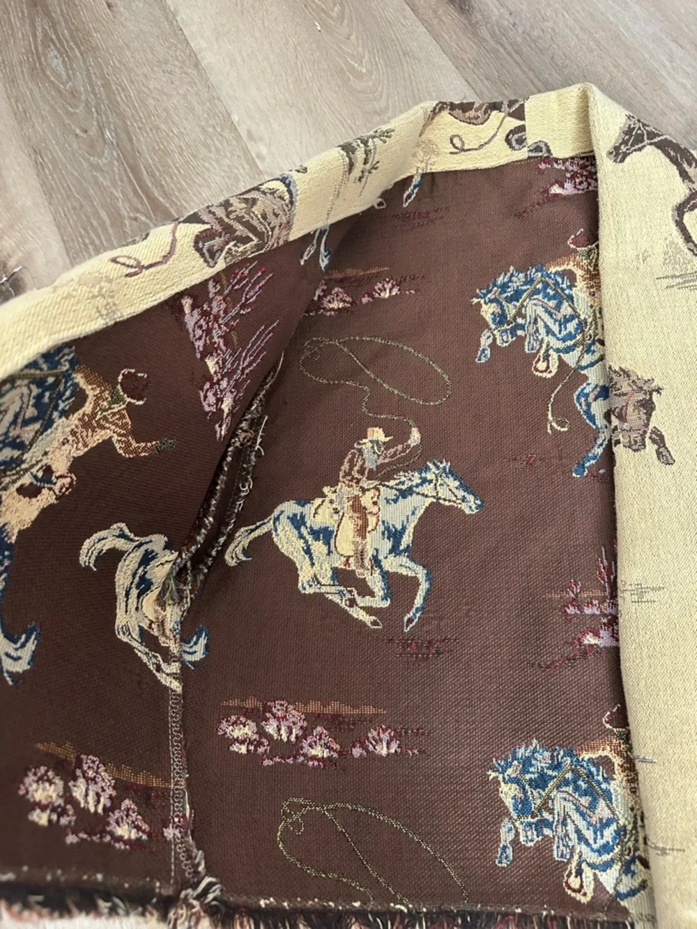 Western Tapestry Cropped Jacket Cowboy Rodeo Print Fringe Hem - Picture 5 of 7
